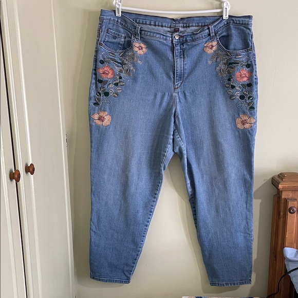 Gloria Vanderbilt Denim - Gloria Vanderbilt Floral Embroidered Straight Leg Jeans - Blue